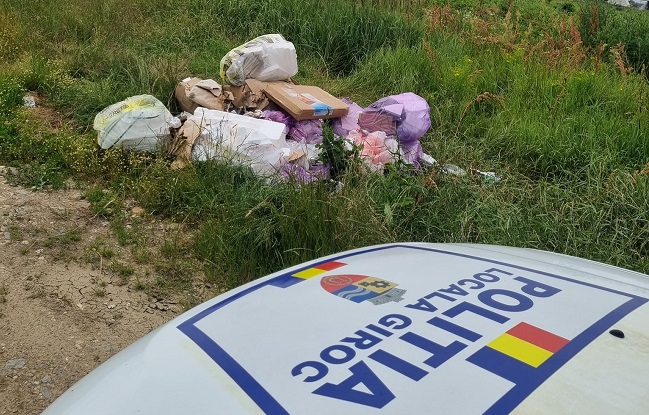 Un cetăţean care şi-a lăsat gunoaiele în zona pădurii din Giroc a fost identificat, amendat şi pus să cureţe