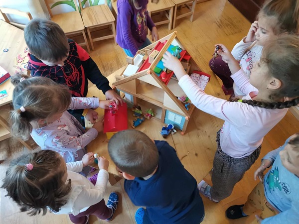 19.401 de locuri în grădinițe și peste 1.600 în creșele din Timiș, aprobate pentru anul școlar 2025-2026