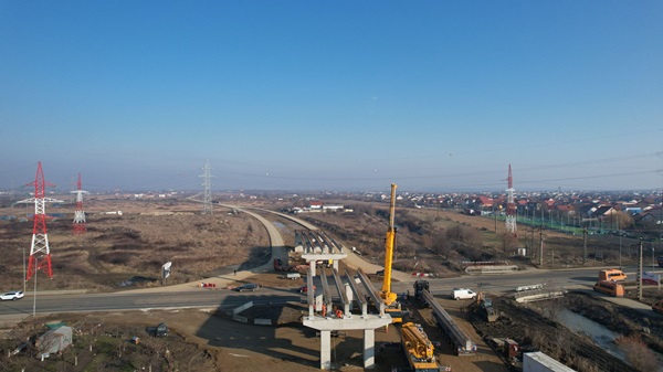 Începe montarea grinzilor peste drumul județean Timișoara – Moșnița Nouă
