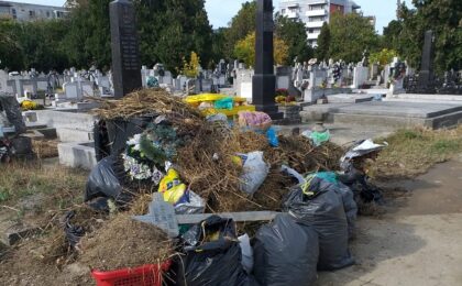 Munți de gunoaie și deșeuri zac în cimitirele din Timişoara administrate de Horticultura SA