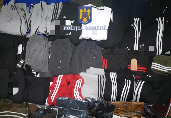 Haine contrafăcute, confiscate de polițiștii bănățeni