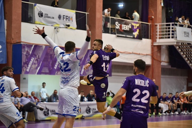 Duel de foc pe semicerc: SCM Politehnica Timișoara - CSM Vaslui