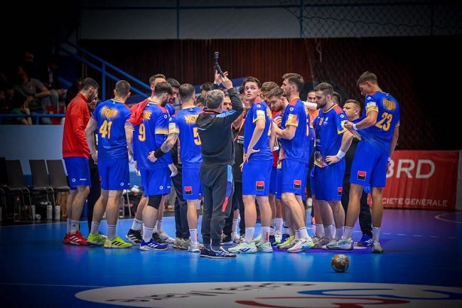 Naționala de handbal masculin, cu selecționerul și trei jucători de la Timișoara, începe seria meciurilor de pregătire înainte de Campionatul European