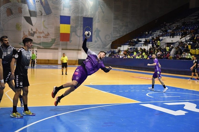 Handbaliştii alb-violeţi joacă la Timişoara cu CSM Vaslui, în Liga Naţională