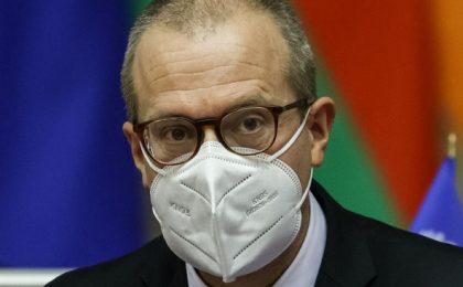 Directorul OMS: Pandemia s-ar putea termina în Europa după trecerea valului Omicron