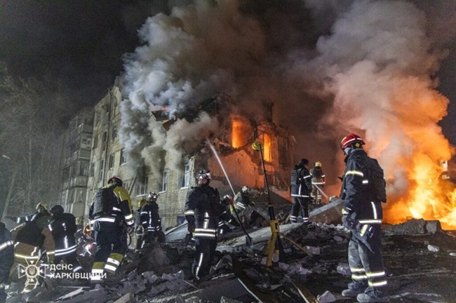 Cel puțin 10 morți în Harkov, după ce o rachetă rusească a lovit un bloc de locuințe