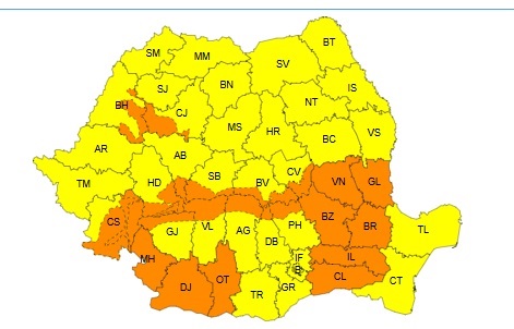 Meteorologii au prelungit avertizarea de vreme deosebit de rece, brumă şi îngheţ la sol şi intensificări ale vântului, până vineri seară