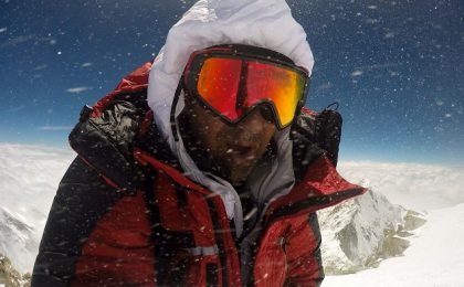 “Kangchenjunga 2022”, filmul unui nou triumf. Horia Colibășanu a reuşit, în premieră pentru alpinismul românesc, să urce pe vârful Kangchenjunga fără oxigen suplimentar și fără șerpași