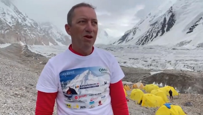 Alpinistul timişorean Horia Colibășanu a ajuns în tabăra de bază, la 5.000 de metri. Video