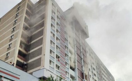 Incendiu violent la Hotel Mureș din Băile Felix. Oamenii au coborât pe scara de incendiu