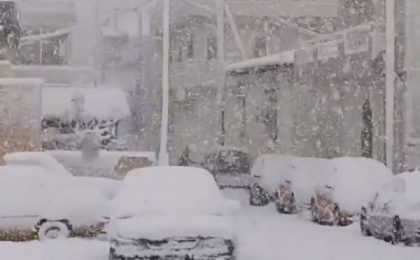 8 localităţi din judeţul Caraş-Severin au rămas fără energie electrică după ce în zonă a nins puternic