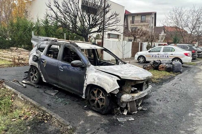 "Păgubita este Primăria, iar aşa-zisul corp delict îmbibat cu motorină, minune, nu a luat foc", spune Cosmin Tabără, în cazul incendierii maşinii de serviciu a directorului de la Pieţe SA Timişoara
