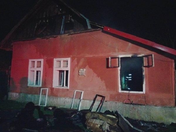 Trei incendii, duminică-seară, în Timiș. Pompierii au intervenit de urgență (foto)