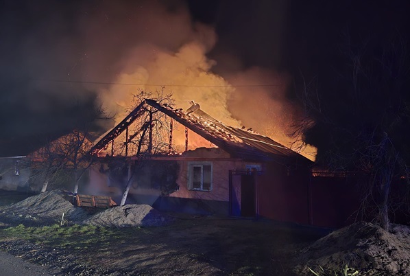 Incendiu în vestul țării, pompierii au intervenit de urgență 1 Incendiu în vestul țării, pompierii au intervenit de urgență