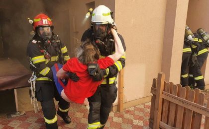 Bărbat imobilizat, salvat de la moarte de pompieri, la Timişoara, din casa care i-a luat foc 4 incendiu 52