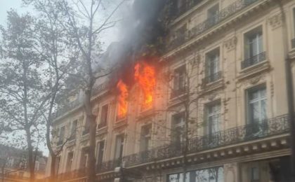 Incendiu la Paris