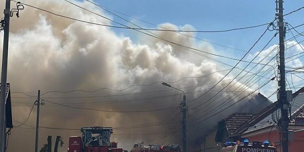Incendiu mare pe strada Libertății din Lugoj! A ars casa fostului primar Francisc Boldea 