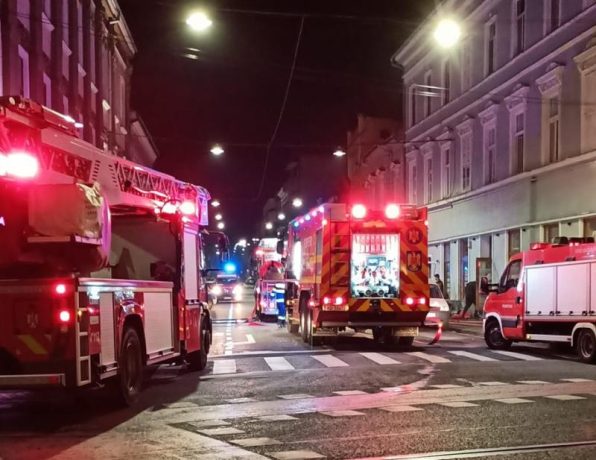 Incendiu violent în Timișoara. Intervin 7 mașini de pompieri și un echipaj SMURD