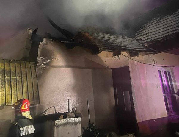 Incendiu violent la o casă, în Banat