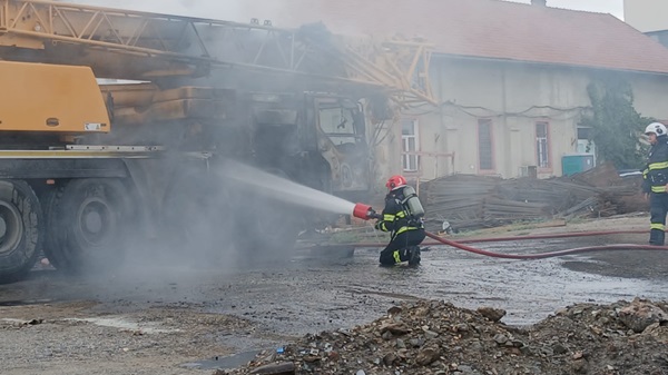 Incendiu auto pe o stradă din Timișoara