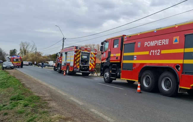 Incendiu puternic la Bărăteaz. Foto