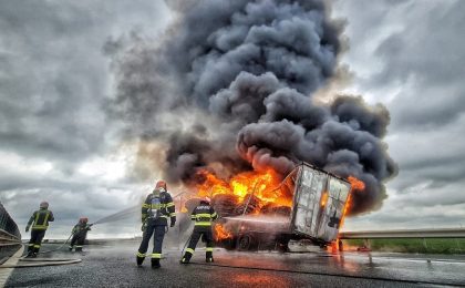 Incendiul de pe autostrada A1, extrem de violent. ISU Timiș a foat anunţat la ora 10:55, prin apel 112, despre producerea unui incendiu la un autotren, pe A1 - km 508.