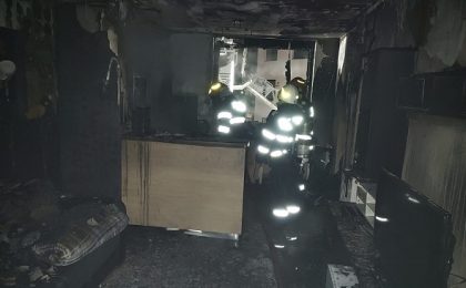 Incendiu violent într-un bloc, 15 persoane evacuate. Surpriza descoperită în timpul cercetărilor