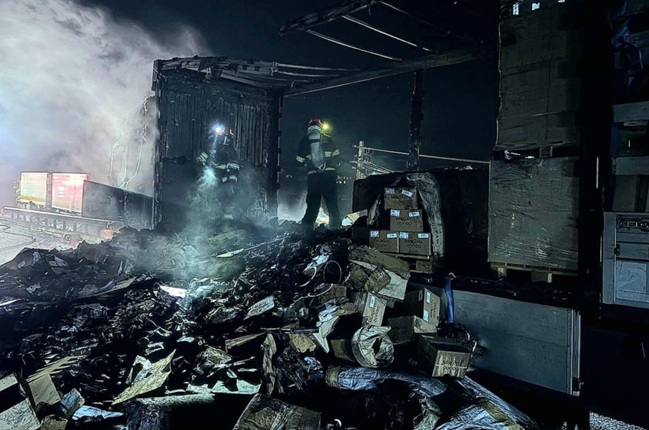 Autotren distrus de un incendiu, în județul Timiș (foto)