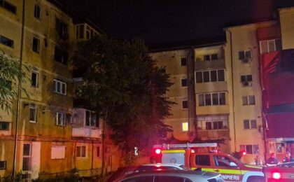 Peste 30 de persoane evacuate din cauza unui incendiu într-un bloc din Timișoara. De la ce au pornit flăcările? Video