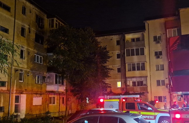 Peste 30 de persoane evacuate din cauza unui incendiu într-un bloc din Timișoara. De la ce au pornit flăcările? Video