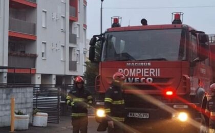 Incendiu într-un bloc cu zece etaje din Arad 2 Incendiu într-un bloc cu zece etaje din Arad