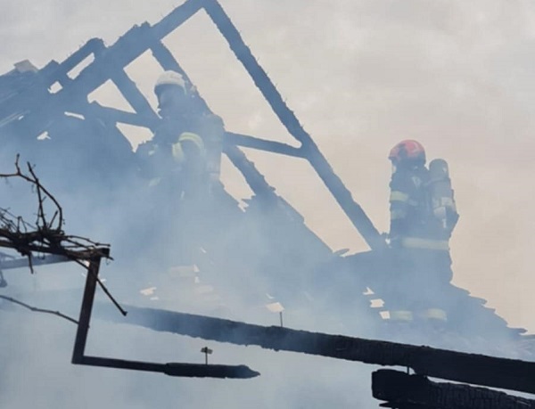 Incendiu puternic la Bărăteaz. Foto