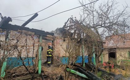 Cinci copilași din județul Timiș au rămas fără casă în prag de iarnă. Ei au nevoie de ajutorul nostru