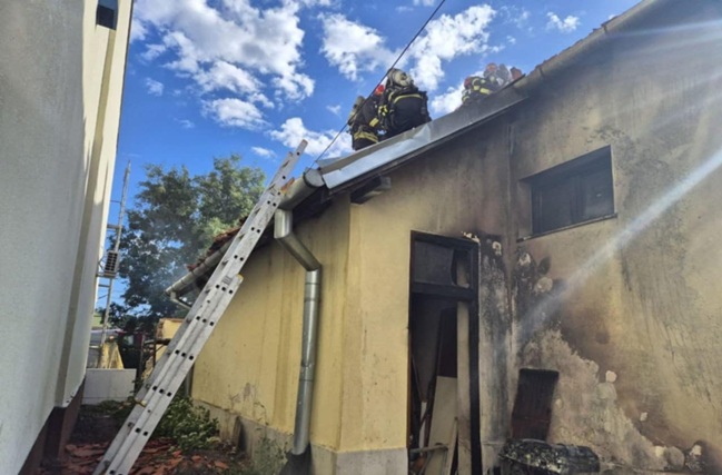 ISJ Timiș informează cu privire la incendiul produs la o anexă a școlii din Dudeștii Noi