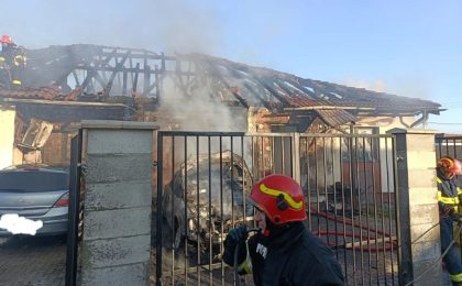 Incendiu teribil aproape de Timișoara. Două locuințe de tip duplex, în flăcări (foto)
