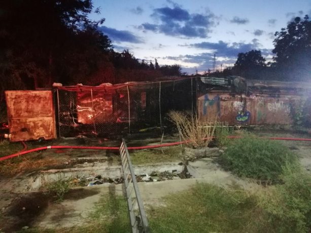 Mai multe garaje au luat foc în Arad