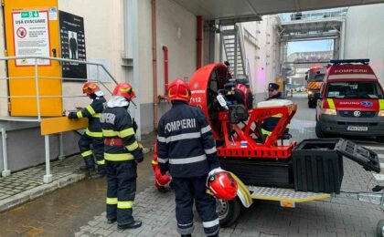 Incendiu într-o hală de producție din Timișoara. Aproximativ 100 de persoane s-au autoevacuat