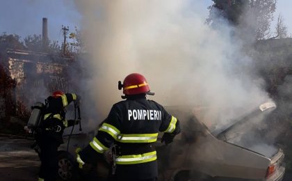 O maşină a luat foc în trafic, la Lugoj