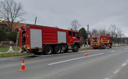 Incendiu puternic în Timiș, opt persoane s-au autoevacuat 19 Incendiu puternic în Timiș, opt persoane s-au autoevacuat