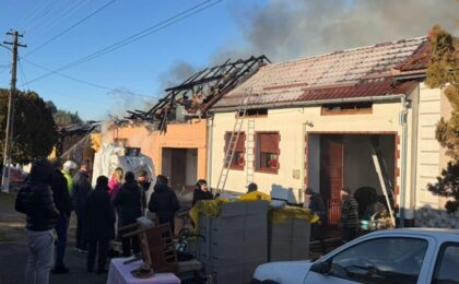 Două case au ars total și una parțial, într-o localitate din vestul țării