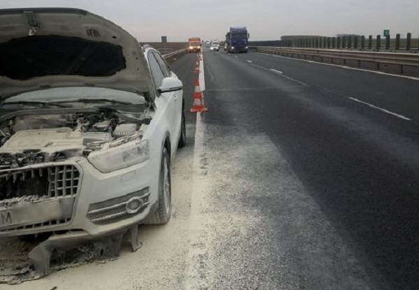 Autoturism în flăcări, pe Autostrada A1, între Timişoara şi Arad