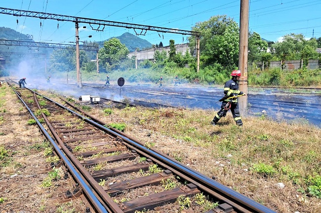 Incendiu în apropierea unui tren cu 17 vagoane cu motorină