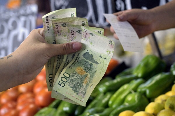 Inflația din Argentina a depășit pragul de 100%