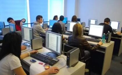 Cursuri gratuite de informatică pentru admiterea la facultate, oferite de Universitatea Politehnica Timișoara