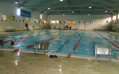 Timișorenii vor avea acces la bazinele de înot și sălile de sport din cadrul școlilor și liceelor, contra cost