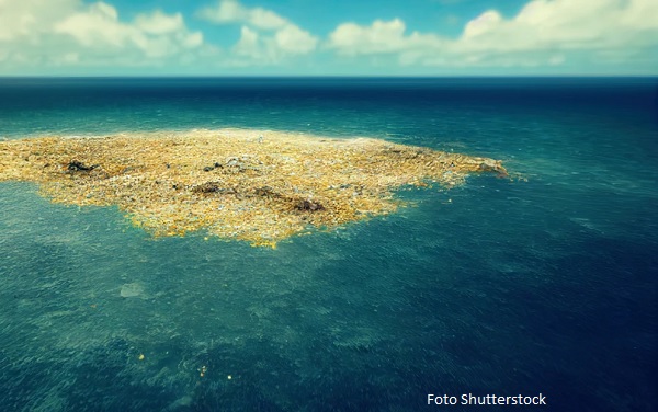 Marea insulă de gunoaie din Pacific a devenit atât de mare încât creează un nou ecosistem