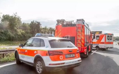 Germania. Camionagiu român căzut lângă TIR, cu o foaie pe care scria 112, lăsat să sufere de șoferii care treceau pe lângă el pe autostradă
