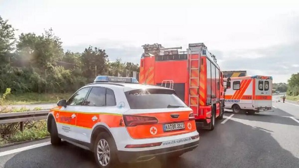 Germania. Camionagiu român căzut lângă TIR, cu o foaie pe care scria 112, lăsat să sufere de șoferii care treceau pe lângă el pe autostradă