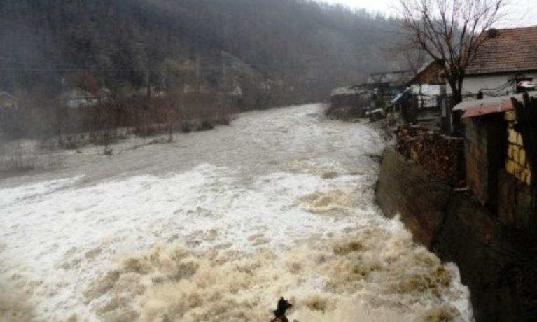 Alertă de inundaţii pe râuri din Timiș, Arad și Hunedoara!