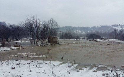 Hidrologii au emis cod galben de inundaţii pentru două judeţe din ţară